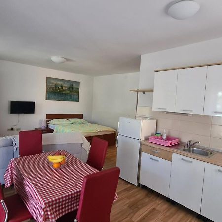 Apartments Ivanovski Rab Town Exterior photo