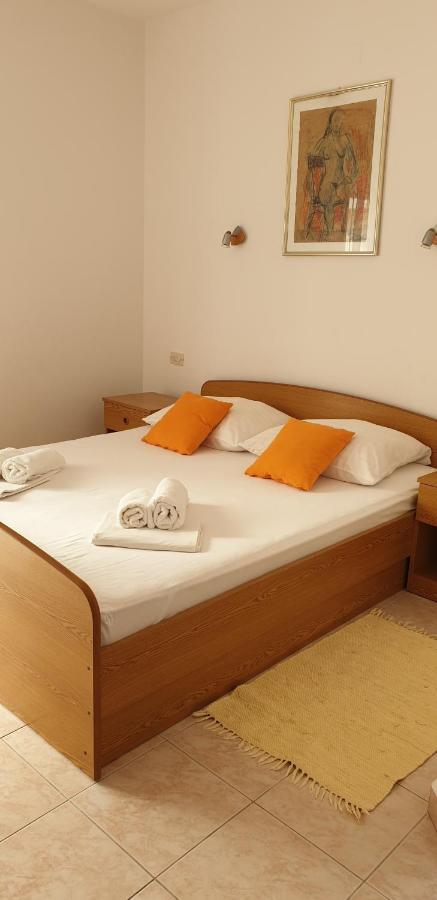 Apartments Ivanovski Rab Town Exterior photo