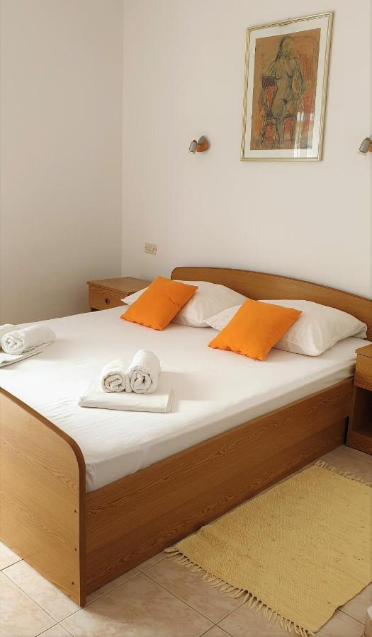Apartments Ivanovski Rab Town Exterior photo