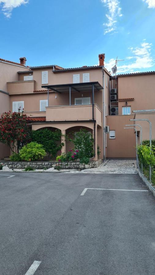 Apartments Ivanovski Rab Town Exterior photo