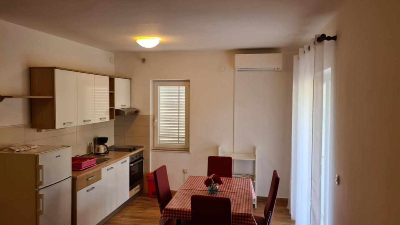 Apartments Ivanovski Rab Town Exterior photo