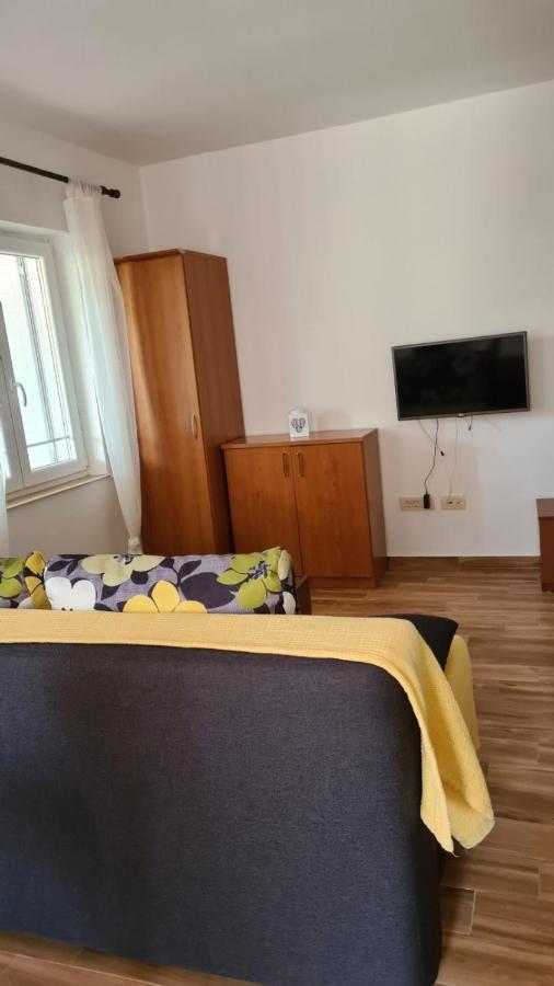 Apartments Ivanovski Rab Town Exterior photo