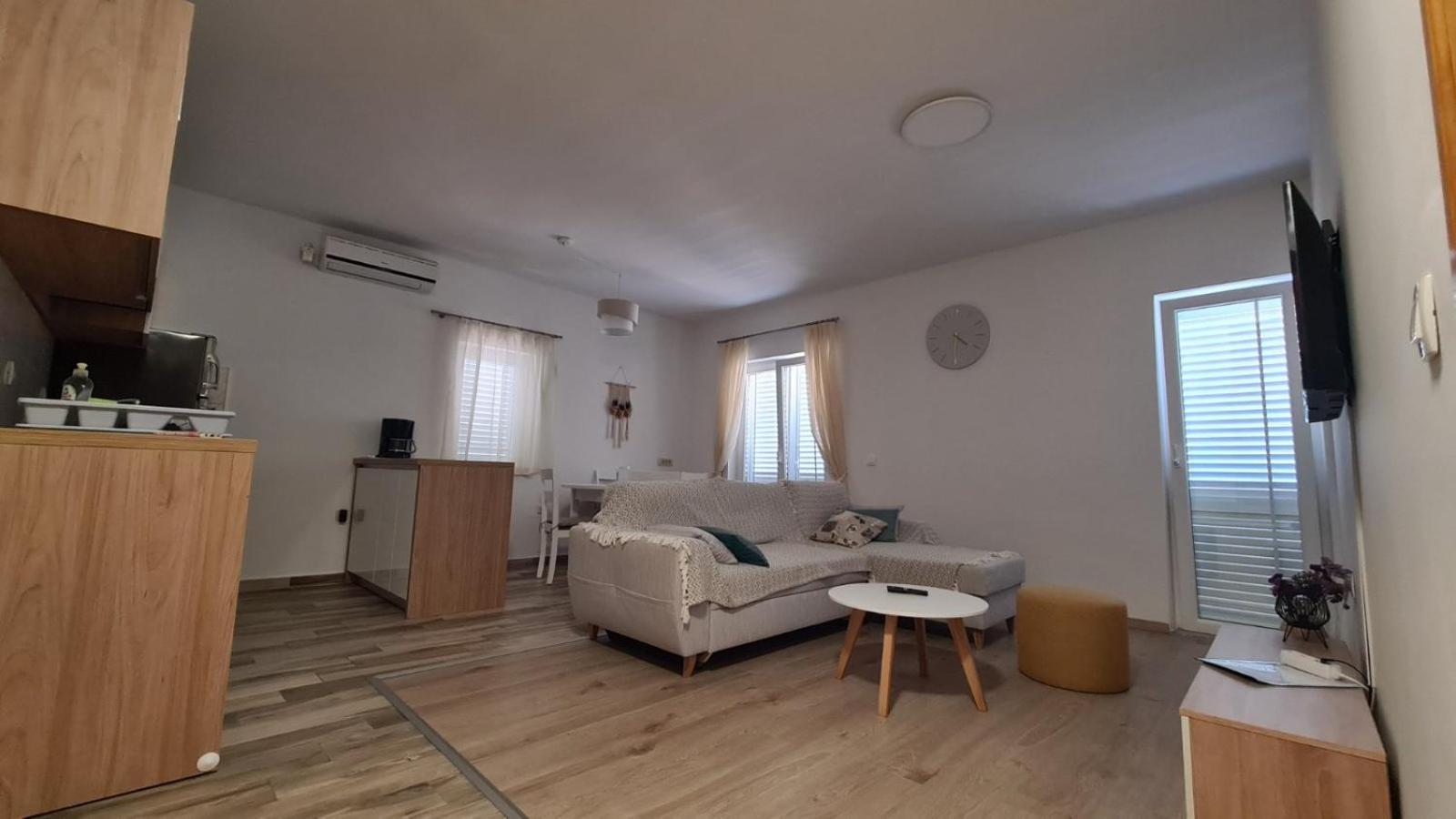 Apartments Ivanovski Rab Town Exterior photo