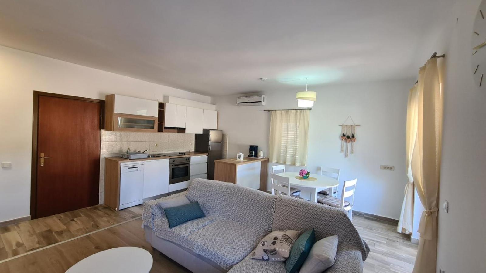Apartments Ivanovski Rab Town Exterior photo
