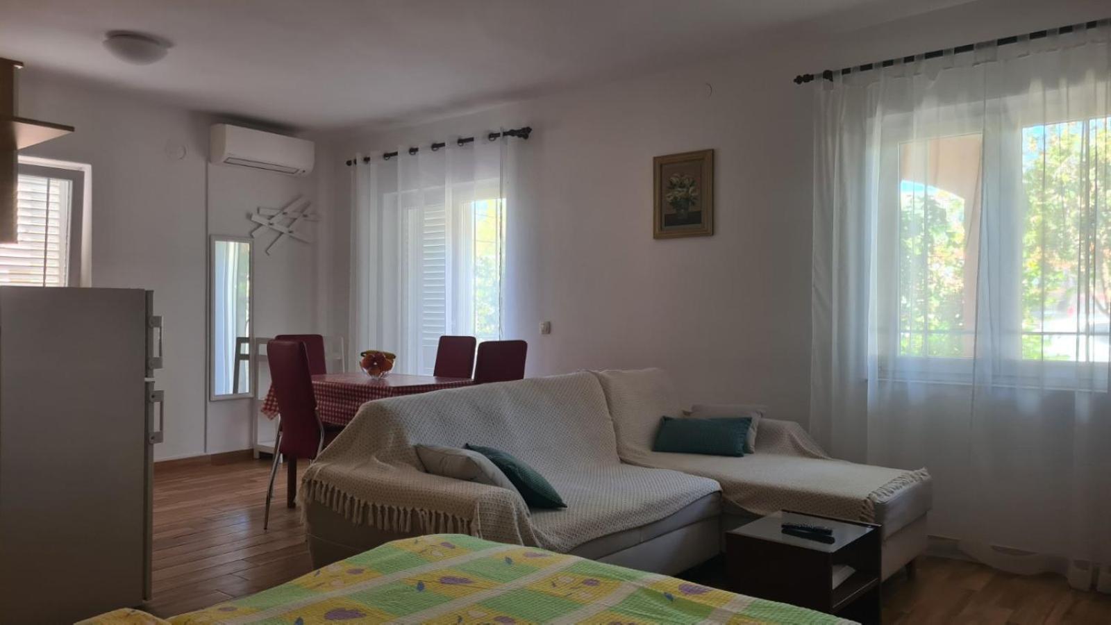 Apartments Ivanovski Rab Town Exterior photo